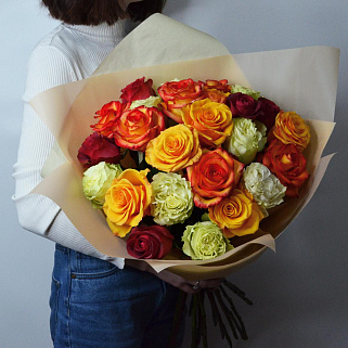 Букет из 25 роз в теплых тонах