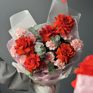 Дуо-букет французских роз Nina и гвоздик M