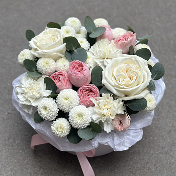 Букет в шляпной коробке Кисс