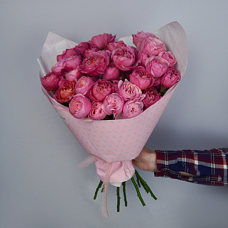 Букет из 11 кустовых пионовидных роз Juliet Cerise