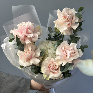 Дуо-букет французских роз Mondial и гортензий S