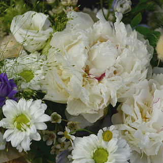 Корзина полевых цветов