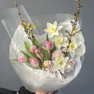 Сборный букет Весенний с нарциссами