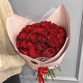 Букет из 25 красных роз 40см (Кения)