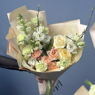 Сборный букет Апрель М