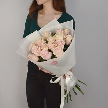 Букет из 15 роз Pink Mondial 60см