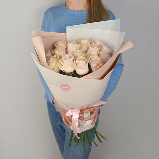 Букет из 15 роз Pink Mondial 50см