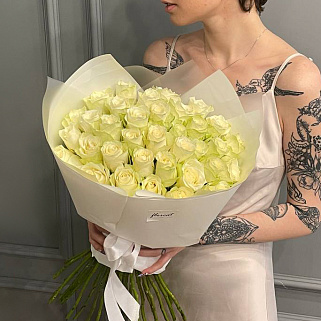 Букет из 35 белых роз 40 см (Кения)