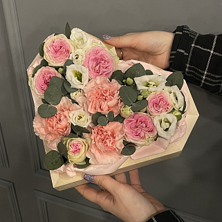 Цветочная композиция Розовое сердце