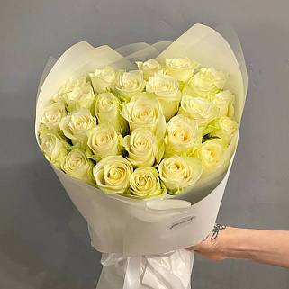 Букет 25 белых роз 40 см (Кения)