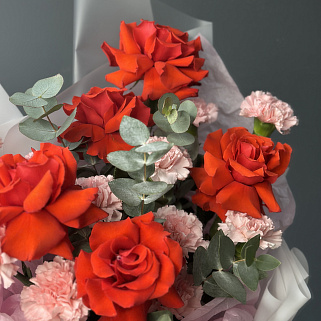 Дуо-букет французских роз Nina и гвоздик M