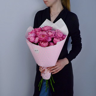 Букет из 7 кустовых пионовидных роз Juliet Cerise