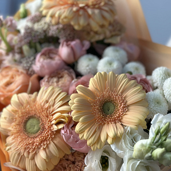 Сборный букет Радость L