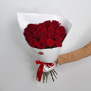 Букет из 25 красных роз 60см (Россия)
