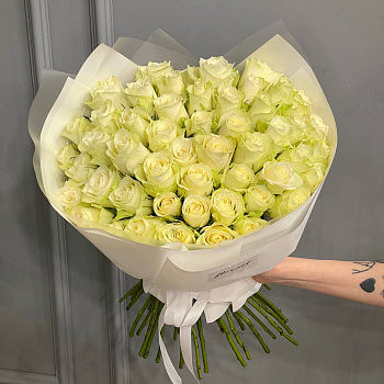 Букет из 51 белой розы 40 см (Кения)