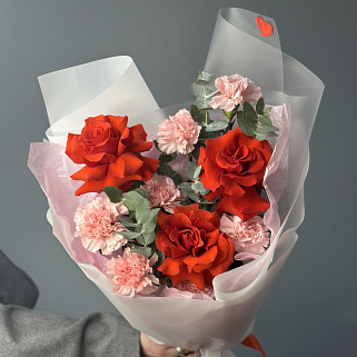 Дуо-букет французских роз Nina и гвоздик S