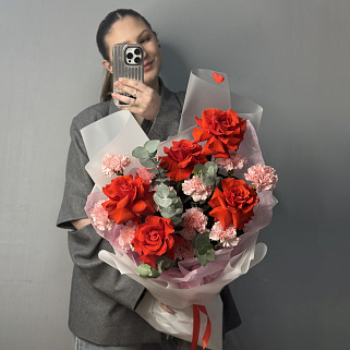 Дуо-букет французских роз Nina и гвоздик M