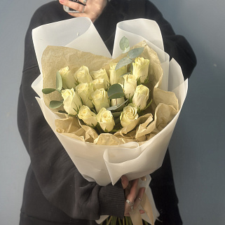 Букет 15 белых роз 40 см (Кения)