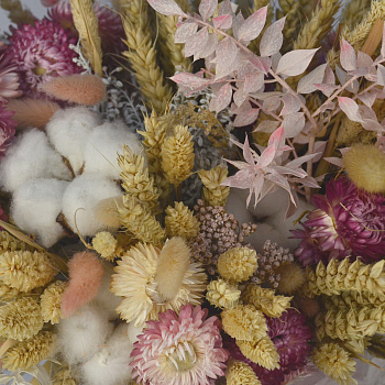 Букет сухоцветов в шляпной коробке