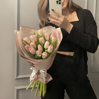 Букет из 15 розовых тюльпанов