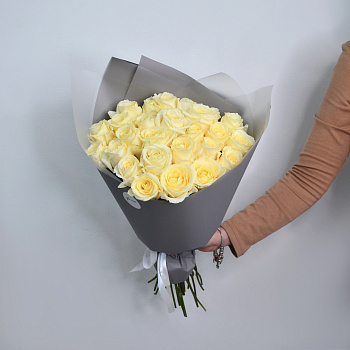 Букет из 25 белых роз 60см (Россия)