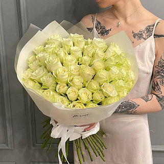 Букет из 51 белой розы 40 см (Кения)